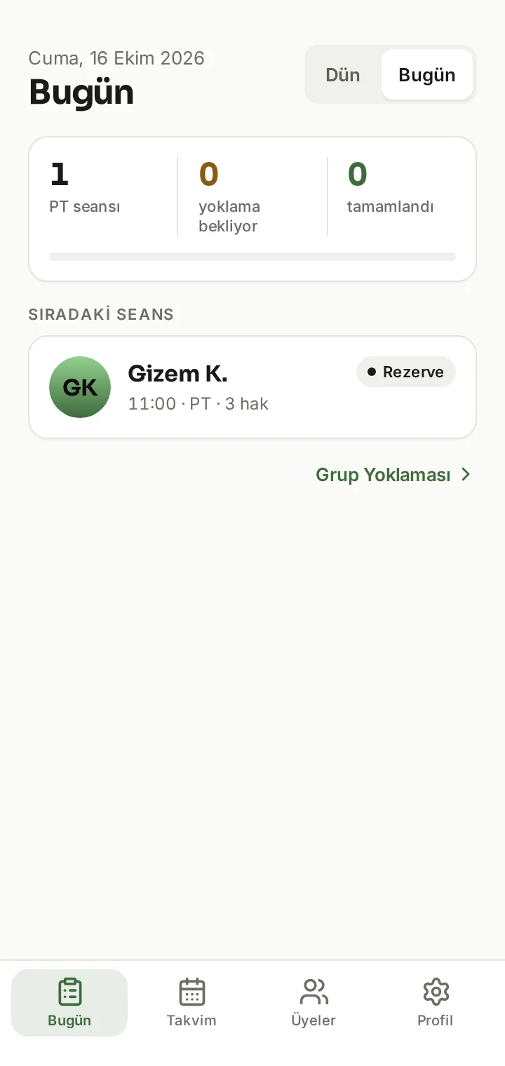 Alpfit Plus antrenör mobil uygulaması, Bugün ekranı: günün PT seansı, yoklama bekleyen ve tamamlanan sayısı, sıradaki PT seansı ve grup yoklaması bağlantısı